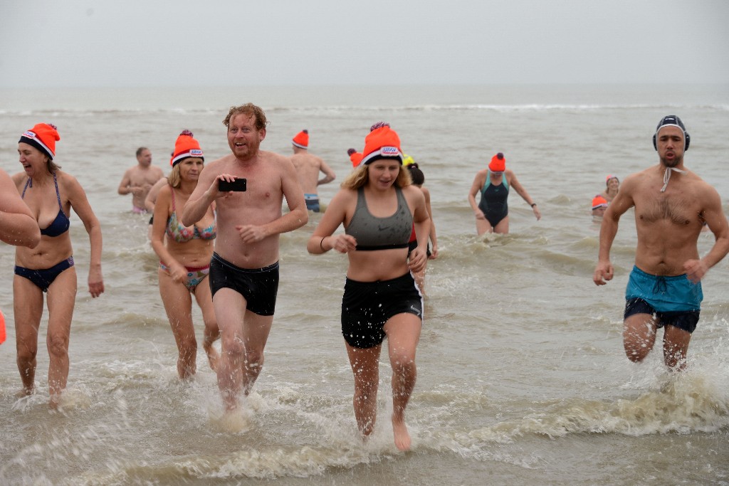 ../Images/Nieuwjaarsduik Nederzandt 2020 105.jpg